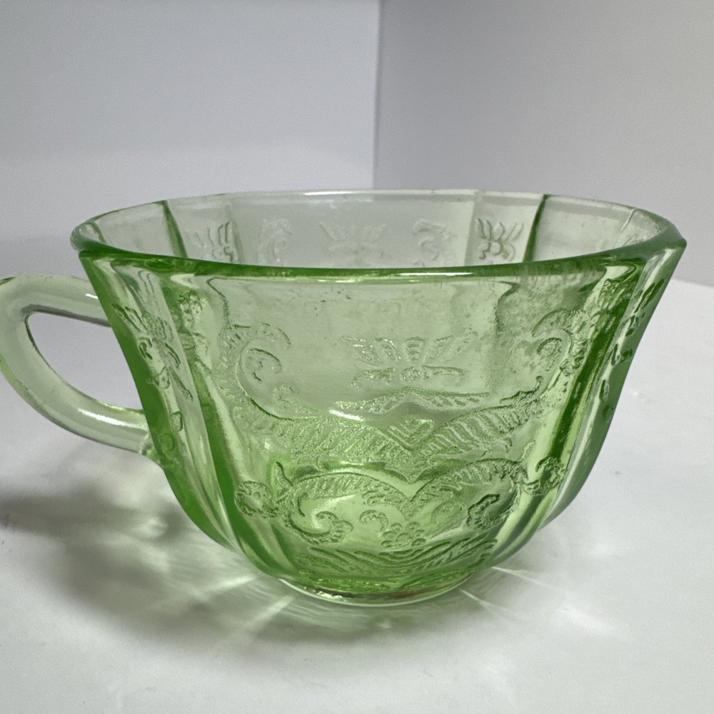 VTG Federal Glass Madrid Uranium Depression Tea Coffee Cup Green Glass Glows